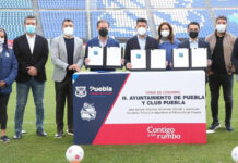 Ayuntamiento y Club Puebla firman convenio por el deporte Como parte del convenio con el Ayuntamiento, el club realizará cuatro pruebas al año para jóvenes que deseen formar parte de La Franja. Foto: Twitter