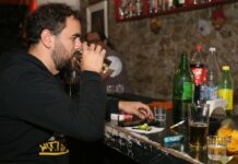 Bares deben cerrar a las 2 am, subraya Normatividad Normatividad exhortó a los dueños de bares y antros a respetar el horario de cierre por la pandemia del Covid-19.