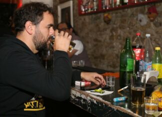 Bares deben cerrar a las 2 am, subraya Normatividad Normatividad exhortó a los dueños de bares y antros a respetar el horario de cierre por la pandemia del Covid-19.