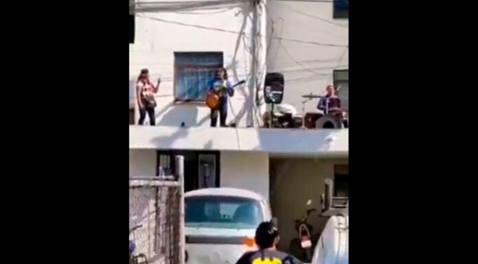 Poblanos recrean concierto de The Beatles y se hacen virales Beatles