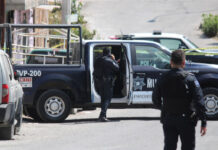 Indagan policías estatal y municipal cadáver de la México 83 Por la mañana del lunes vecinos de las calles Puebla y Acayucan encontraron un cadáver embolsado en un contenedor de basura.