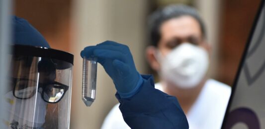 El secretario de Salud informó que actualmente hay 3 mil 023 casos activos de Covid-19, distribuidos en 80 municipios. Foto: Es Imagen