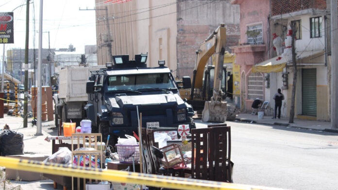 demolicion La Secretaría de Infraestructura tiene que parar la demolición para que entre la Fiscalía a realizar las últimas diligencias. Foto: Es Imagen