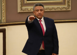 Diputados preparan camino para destituir a auditor de Puebla Diputados afinan los detalles para concretar la salida de Francisco Romero de la ASE, en medio de diversos escándalos.