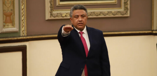 Diputados afinan los detalles para concretar la salida de Francisco Romero de la ASE, en medio de diversos escándalos.