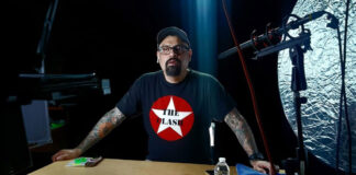 Dr. Shenka sorprende a fans de Panteón Rococó en Oaxaca Junto a la marimba, el Dr. Shenka cantó "Arréglame el Alma", una de las canciones más sonadas de Panteón Rococó.