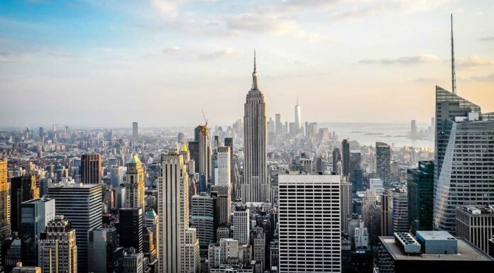 Alcaldía de NY despide a mil 430 empleados no vacunados Empleados