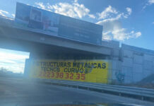 Empresa “agandalla” puentes vehiculares para publicitarse Automovilistas han visto en días recientes la aparición de grandes anuncios en los que no se refiere el nombre de la empresa. Foto: Especial