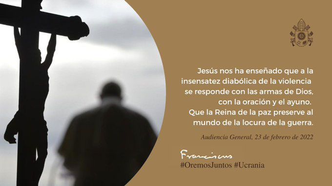 guerra La reina de la paz preserva al mundo de la locura de la guerra”, escribió en su cuentade Twitter el Papa Francisco.