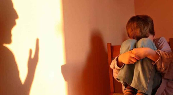 Violencia vicaria: alejar a los hijos para causar dolor Utilizan a sus hijas o hijos como instrumento para causar daño o dolor, ya sea por medio del descuido, maltrato o manipulación de los menores. Foto: Especial