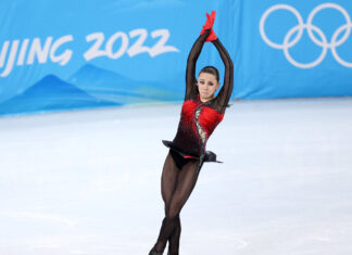 ¡Increíble! La nueva promesa del patinaje artístico Con tan solo 15 años de edad, esta increíble patinadora hizo historia al ejecutar el salto cuádruple durante su programa libre.