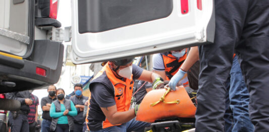 La joven se encuentra fuera de peligro gracias a la respuesta oportuna de los cuerpos de emergencia de Protección Civil. Foto: Es Imagen