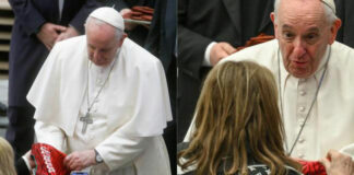 Mamá de CR7 regala al papa Francisco camiseta del Portugal El Papa Francisco la bendijo y agradeció el gesto a la mamá del jugador, antes de proseguir saludando a los asistentes.