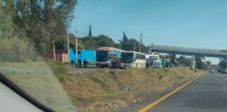 Normalistas secuestran autobuses turísticos en Michoacán normalistas