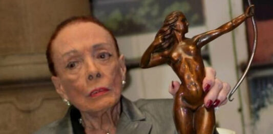 Familiares confirmaron que la modelo murió la madrugada de este sábado. Helvia Martínez tenía 100 años de edad. Foto: Twitter