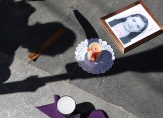 Familiares y amigos de Zyanya Figueroa protestan frente a la FGE FGE Zyanya