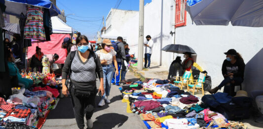 Las nenis aseguran que esto les implica un gasto extra debido a que se les piden carpas para instalarse en la 9 poniente..