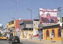 PRD y PAN alistan queja contra espectaculares pro AMLO El PRD -a través de su representante ante el INE, Ángel Ávila- ya presentó una queja ante la Comisión de Quejas y Denuncias. Foto: Especial