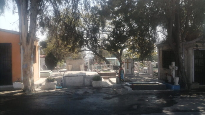 Diputados preparan una iniciativa para regular panteones y evitar evitar exhumaciones e imponer directores que tengan experiencia en el tema.