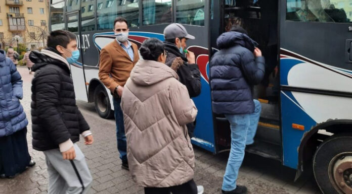 Poblanos en Ucrania deciden mantenerse pese a guerra Hubo poblanos que salieron por sus propios medios de Ucrania, además un camión con dos más salió de Kiev.