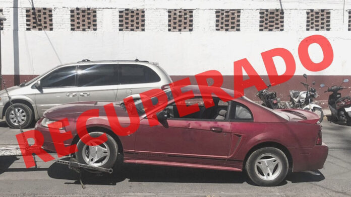 policía La policía de San Pedro Cholula recuperó un vehículo tipo Mustang en la Junta Auxiliar de San Matías Cocoyotla.