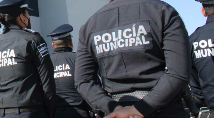 Exhorta Barbosa a denunciar policías con conducta irregular Los policías también fueron despojados de su patrulla rotulada como la P-28, misma que los agresores dejaron abandonada. más tarde.