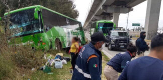 ¡Precaución! Autobús sale de la autopista México-Puebla Se recomendó precaución al circular por la zona. Foto: PCM