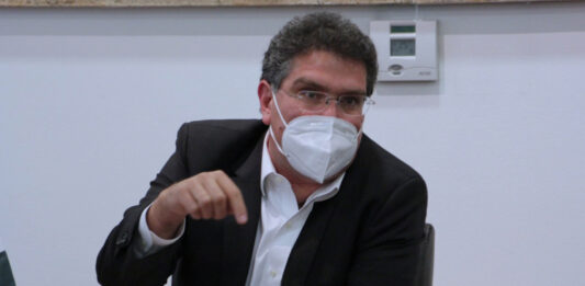 Ríos Piter afirma que el propósito es que ya no haya más excusas para permitir el regreso a clases presenciales.