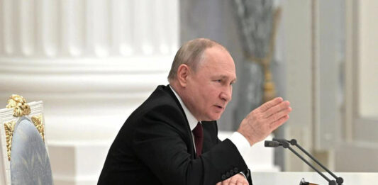 Estados Unidos anunció una "primera tanda" de sanciones para bloquear el acceso de Rusia a los mercados financieros occidentales.