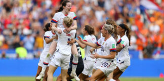 Acuerdan salario igualitario en Selección de futbol de EU Recibirán una indemnización de 24 millones dólares y tendrán el mismo salario que tiene el equipo masculino.