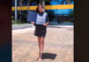 ¡Y se marchó…! Viento se lleva el título de esta joven y se vuelve viral Universitaria