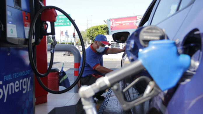 100 Además del subsidio del 100% para los consumidores, darán uno adicional dirigido a los productores e importadores de combustibles.