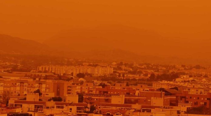 El cielo se tiñe de naranja en España por la Calima Almería