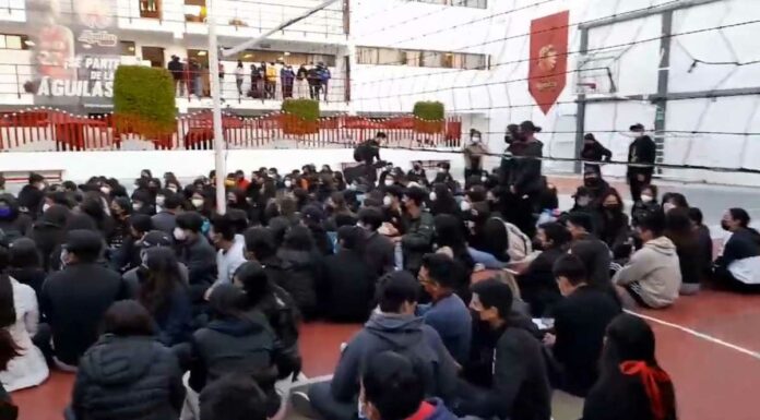 Alumnos de Prepa UPAEP Santiago 2 exigen seguridad Alumnos