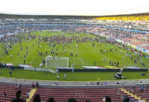 Suspenden Atlas-Querétaro por pelea campal El partido -que Atlas ganaba 1 por cero, quedó oficialmente suspendido y se reprogramará. Foto: Especial