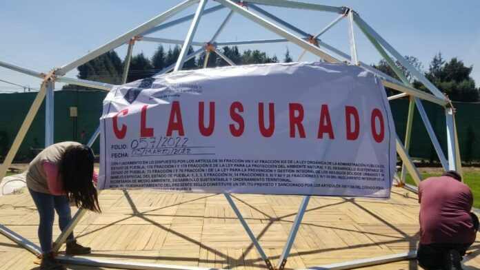 Clausuran construcción de hostal en Cholula