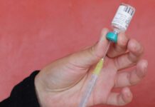 Módulos de vacunación permanente reportan baja afluencia Covid