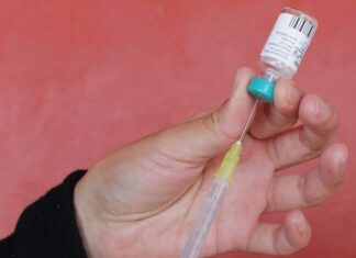 Módulos de vacunación permanente reportan baja afluencia Covid