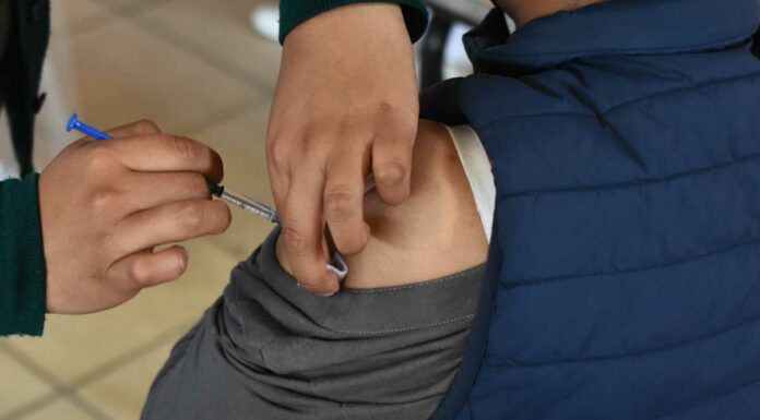 Anuncian refuerzo COVID para mayores de 18 en 88 municipios Covid