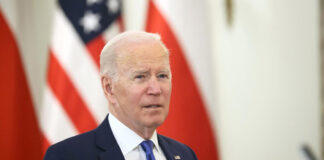 EU pide expulsar a Rusia del G20 El presidente de EU pidió a sus aliados expulsar a Rusia del G20, a pesar de que Putin ya ha confirmado su asistencia a la cumbre.