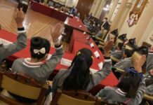 Niños participan en ejercicio de sesión de Cabildo Ejercicio