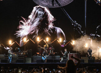 Foo Fighters cancela gira tras muerte de Taylor Hawkins Foo Fighters estaba de gira en Latinoamérica, donde había hecho disfrutar al público de festivales reconocidos como el Lollapalooza.