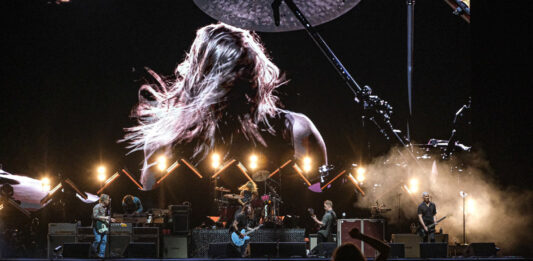 Foo Fighters estaba de gira en Latinoamérica, donde había hecho disfrutar al público de festivales reconocidos como el Lollapalooza.