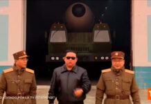 Kim Jong Un protagoniza video de lanzamiento de misil El líder Kim Jong Un aparece en el video con su habitual chaqueta de cuero negra y gafas.