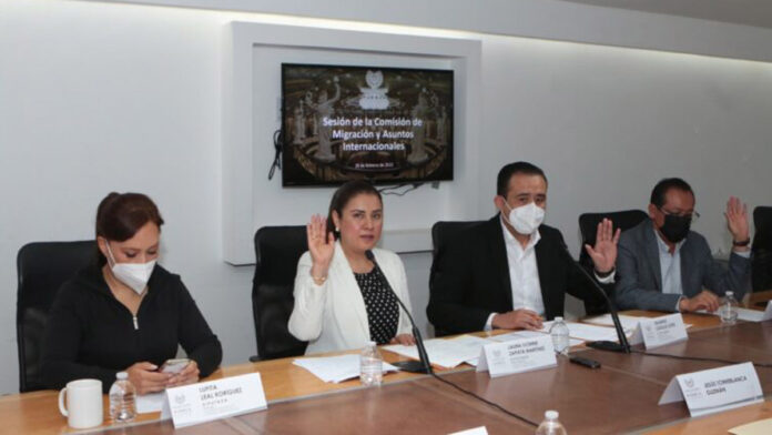 PRI La diputada del PRI, Laura Ivonne Zapata , planteó reformas a los artículos 9 y 10 de la Ley Orgánica de la FGE. Foto: Especial