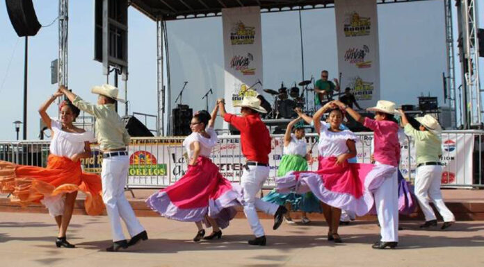 Pahuatlán y sus fiestas de Huapango en Semana Santa En Pahuatlán los turistas quedan fascinados con los tamales típicos, el pan de horno de leña y los chicales. Foto: Especial