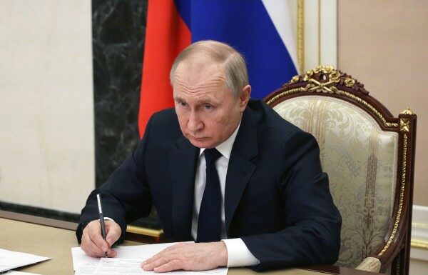 Rusia reclutará a 130 mil soldados adicionales para guerra Rusia busca “intensificar las acciones en las áreas prioritarias” y “completar la operación de liberar completamente el Donbás”.