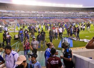 “Estoy deshecha pero no hay de otra”: madre de involucrado en disturbios del Estadio Corregidora Suspenden a 5 funcionarios por disturbios en Estadio de Querétaro