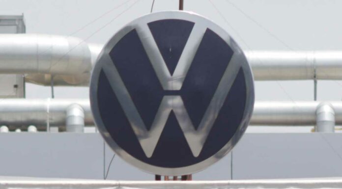 Volkswagen y Toyota suspenden operaciones en Rusia volkswagen