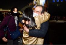 Llegan primeros mexicanos evacuados de Ucrania a CDMX